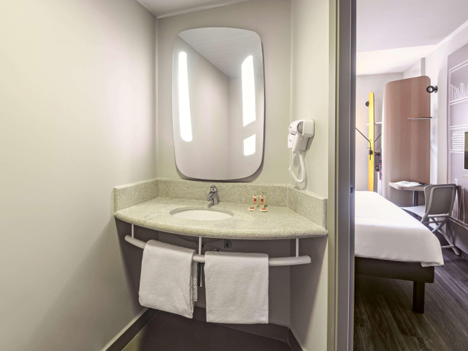Bathroom 4, ibis Sao Paulo Ibirapuera, São Paulo