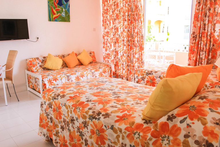 Bedroom 5, Monteray Family Hotel