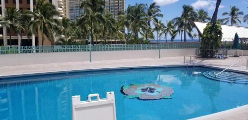 Spacious Condo with Private Lanai in the Ilikai Tower, Honolulu