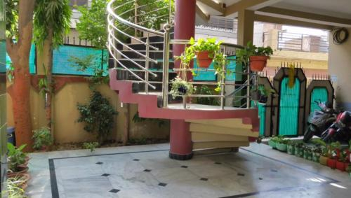 Lucknow sweet house, Lucknow