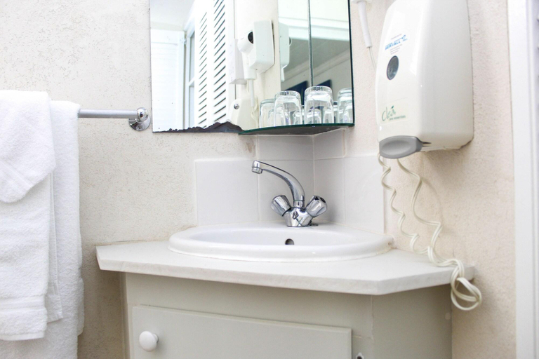 Bathroom 3, Monteray Family Hotel