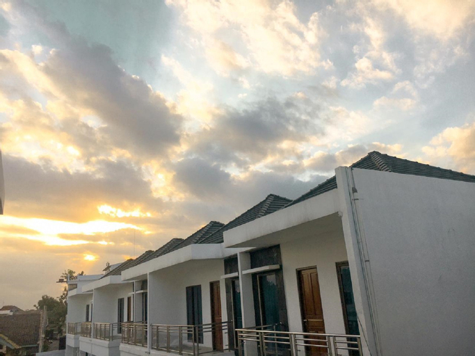 Exterior & Views 8