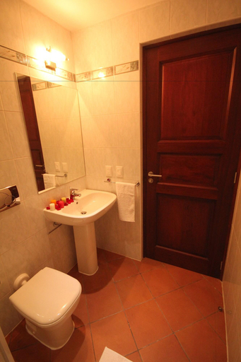 Bathroom 4, RDG Hotel, Managua