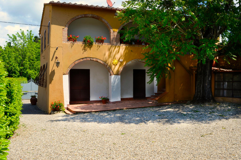 Villa sole nella campagna di Siena con piscina , Siena