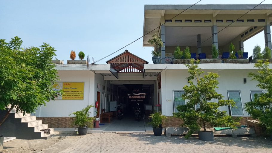 Exterior & Views 2, OYO 90678 Omah Kulo Guest House, Nganjuk