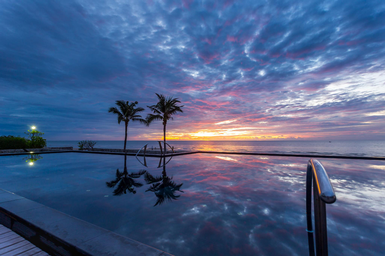 Beach front condominium (Codo B), Cha-Am