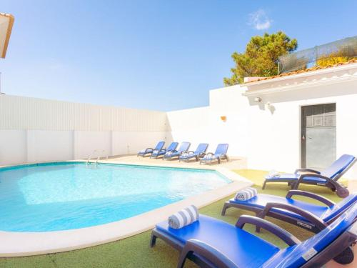 Villa Solmar - Portuguese Style 4 Bedroom Villa for 8 People - Private Pool - Table Tennis - Badmint, Almada