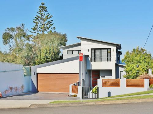 Stonefish Ground floor 4pm Check Out Sundays, Shoalhaven - Pt B