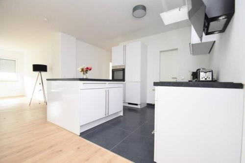 5, Großzugige 2-Zimmer-Wohnung mit Balkon, Bremen