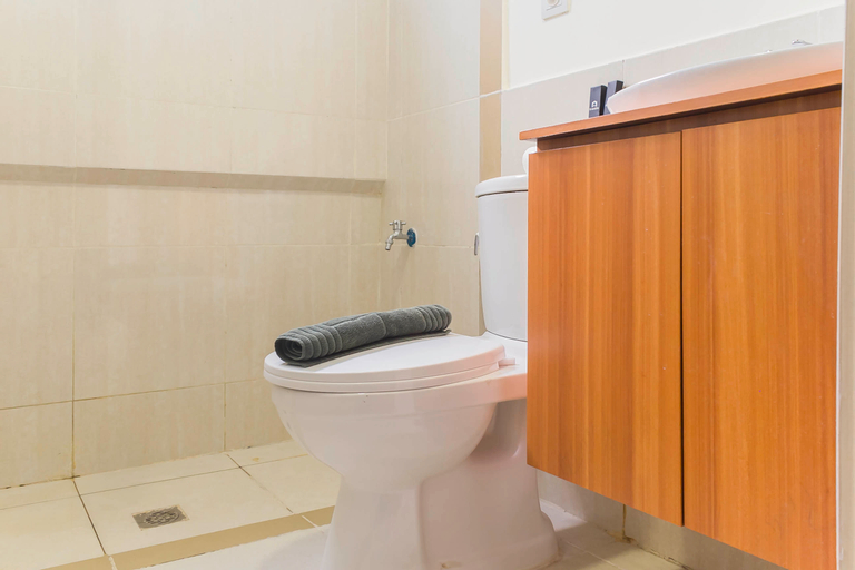 Bedroom 5, Scenic 2BR at Meikarta Apartment By Travelio, Cikarang