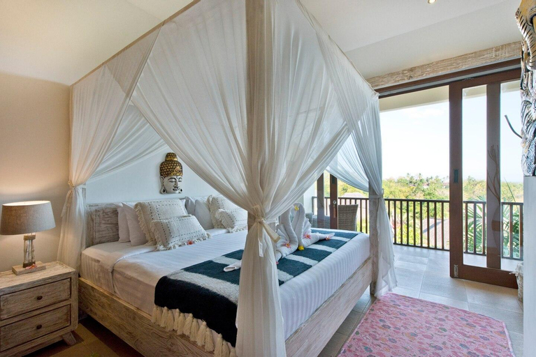Romantic Poolside Town House, Tabanan Village ❤️, Tabanan