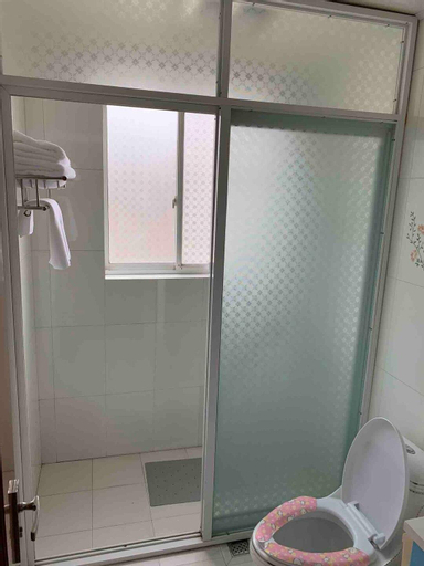 Bedroom 5, An ji安吉晓天暮云山景别墅临近云上草原/大竹海/江南天池/ktv免费停车，体验田园种菜生活, Huzhou