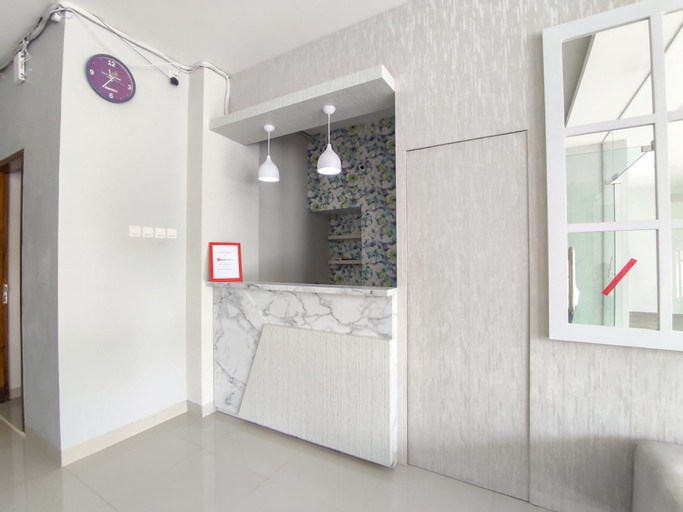 Public Area 5, RedDoorz Syariah near GOR Satria Area, Banyumas