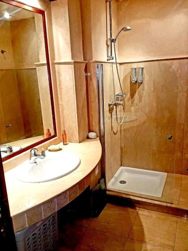 Bathroom 3, Apartment with 2 bedrooms in Agadir with wonderful city view private pool enclosed garden, Agadir-Ida ou Tanane