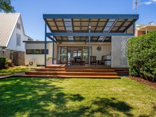 Quay Haven I Pet Friendly I Directly Opposite Beach, Shoalhaven - Pt B