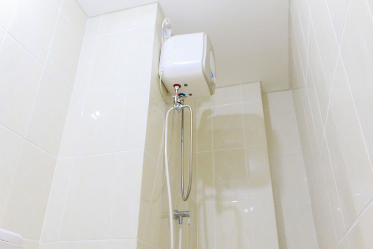 Bathroom 5, Spacious 2BR Apartment at M-Town Residence By Travelio, Tangerang