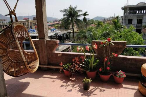 Hill view AC room (+TV, self cooking facilities, Kamrup Metropolitan