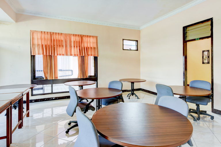 Public Area 3, OYO 90385 Hotel Cadaka, Kebumen