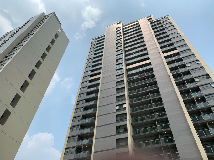 Nice and Modern 2BR at Daan Mogot City Apartment By Travelio, West Jakarta