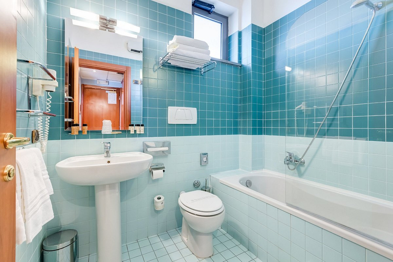 Bathroom 5, Europa Stabia Hotel, Napoli