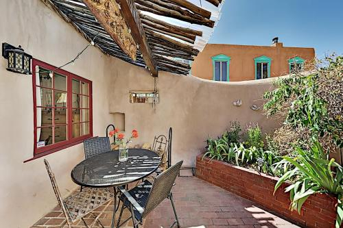 Reposada - Charming Condo with Courtyard & Fireplaces condo, Santa Fe
