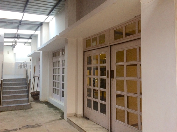 Public Area 3, BedHubs, Hardwar