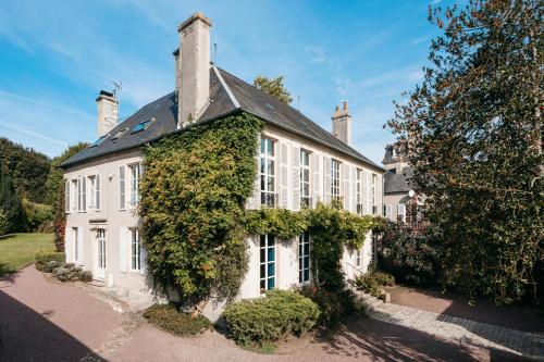 Bayeux Chateau Sleeps 18, Calvados