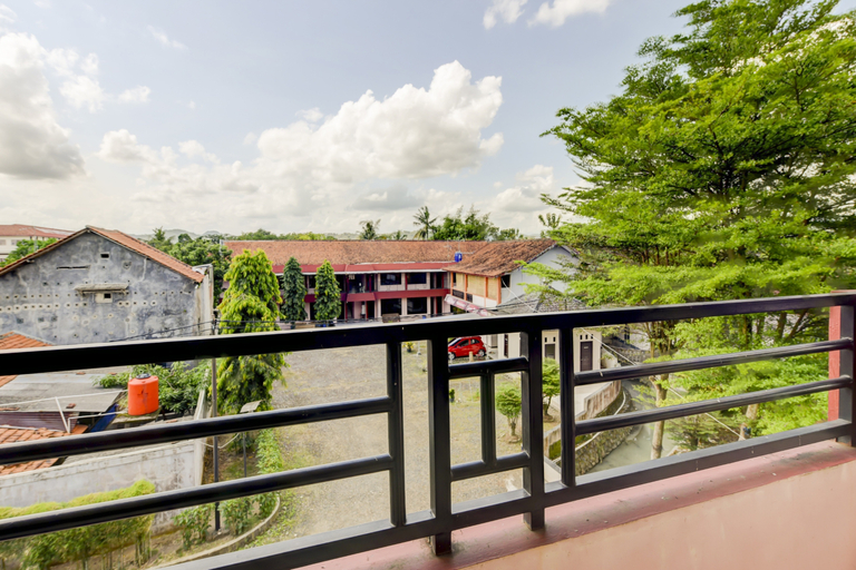 Public Area 4, OYO 90385 Hotel Cadaka, Kebumen