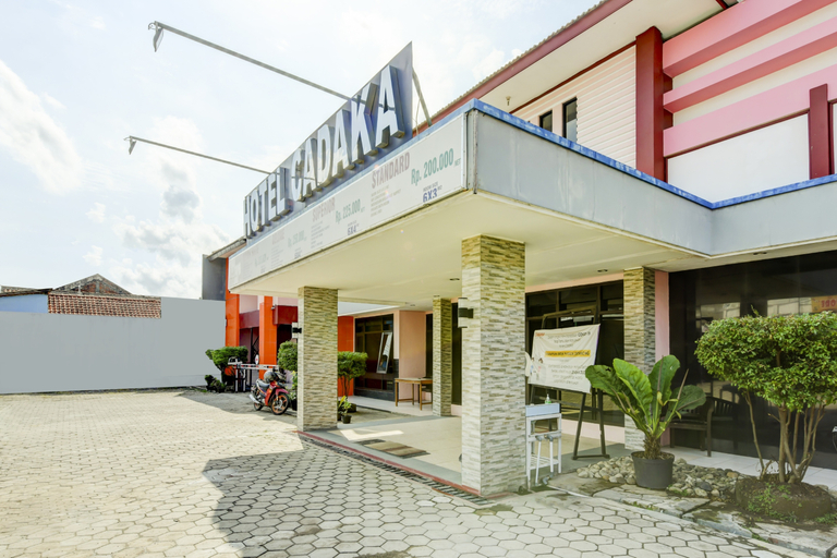 Exterior & Views 1, OYO 90385 Hotel Cadaka, Kebumen