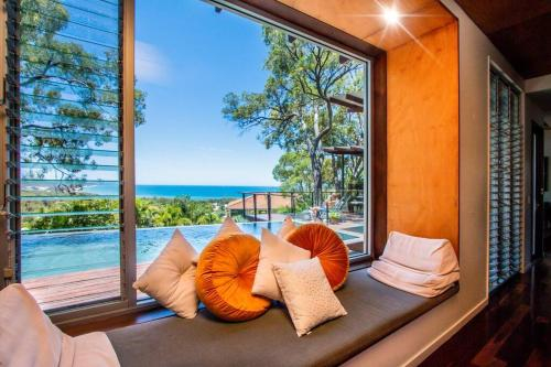 The Bold Agnes Water Absolute Luxury, Miriam Vale