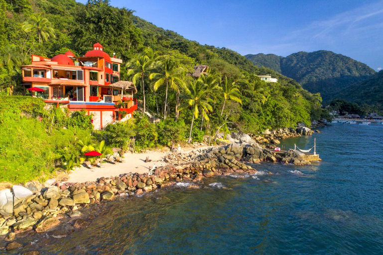 Exterior & Views