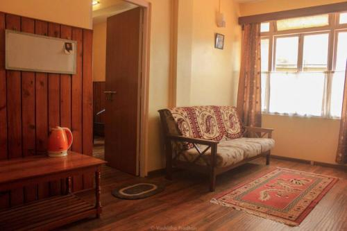 Cosy Suite w/ hill view - Augusta Villa, Darjiling