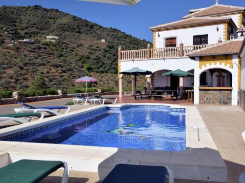 Spacious Villa in Costa Del Dol with Private Pool, Málaga