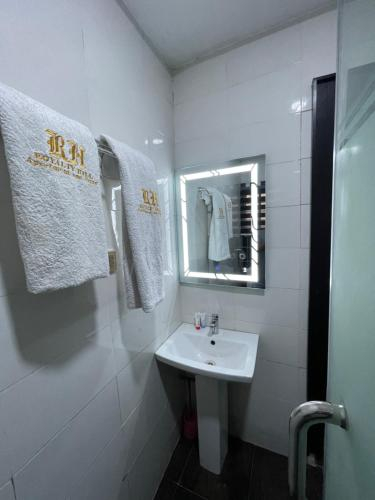 Others 2, Royalty hill apartment and suite, Oshimili North