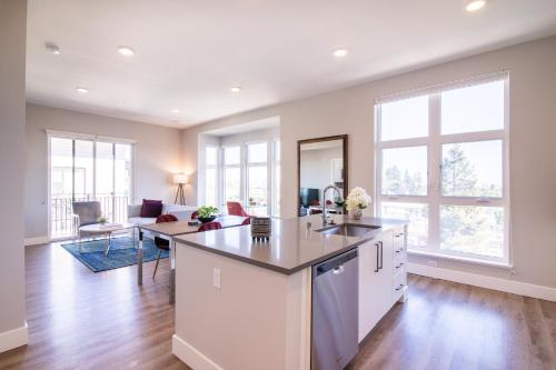 Urban Flat Apartments @ San Carlos, San Mateo