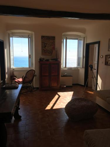 La finestra sul mare, Genova