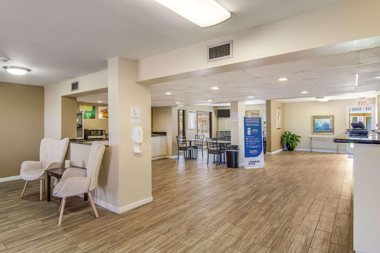 Public Area 2, Suburban Studios Hotel Kingsland Near I-95, Camden