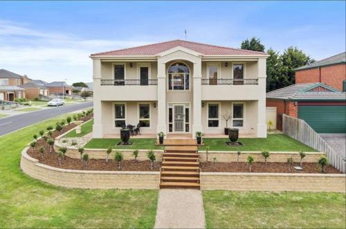 Priceless Stunning House on Perfect Lake Frontage, Corio - Inner