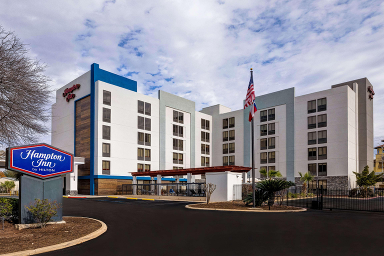 Exterior & Views 2, Hampton Inn San Antonio-Downtown (River Walk), Bexar