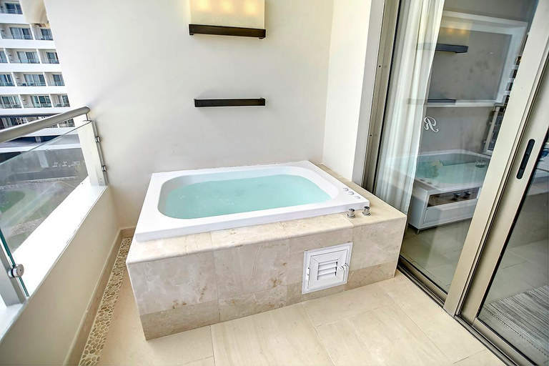 Bathroom 5, Royalton Blue Waters Autograph All-Inclusive Resor