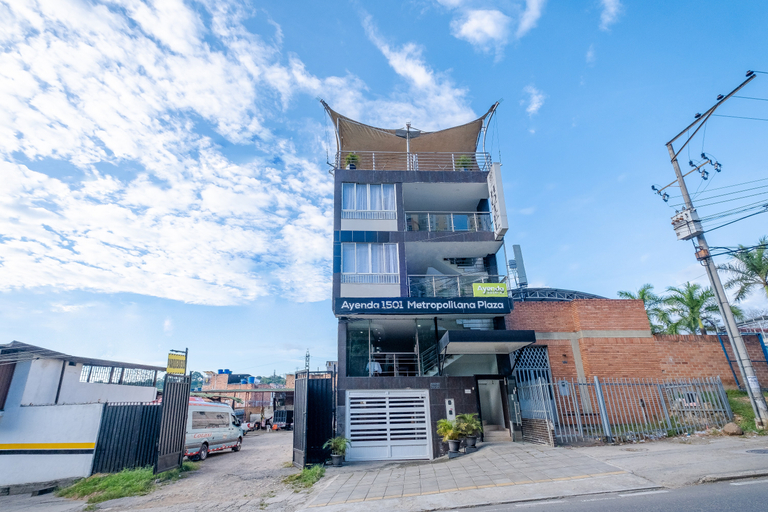 Exterior & Views