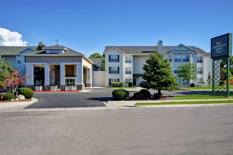 Exterior & Views