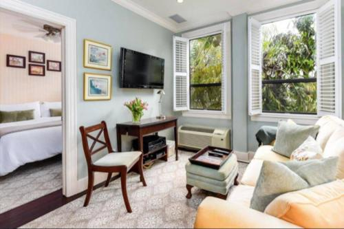 REGENCY APARTMENT Palm Beach, Palm Beach