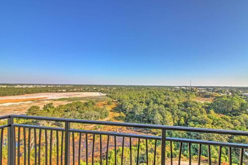 Remodeled PCB Studio Apt with Balcony and Pool Access!, Bay