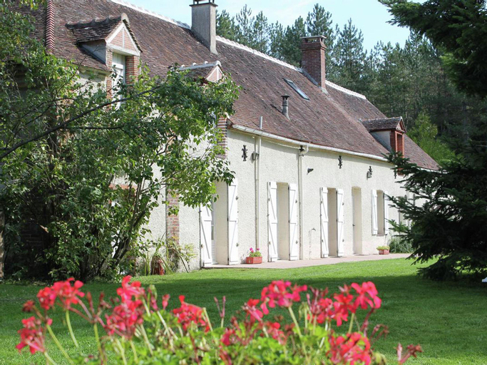 Serene Holiday Home in Saint-Maurice-sur-Fessard with Terrace, Loiret