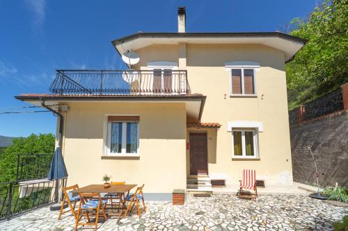 Casa degli Ulivi a Gameragna WiFi e Self Check in, Savona
