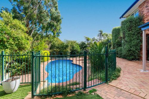 Swimming pool, Incredible House with Pool near Nature Reserve, Isaacs