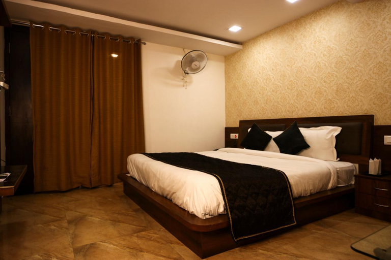 Bedroom 4, Offbeat Aman The Lake Front Hotel, Nainital