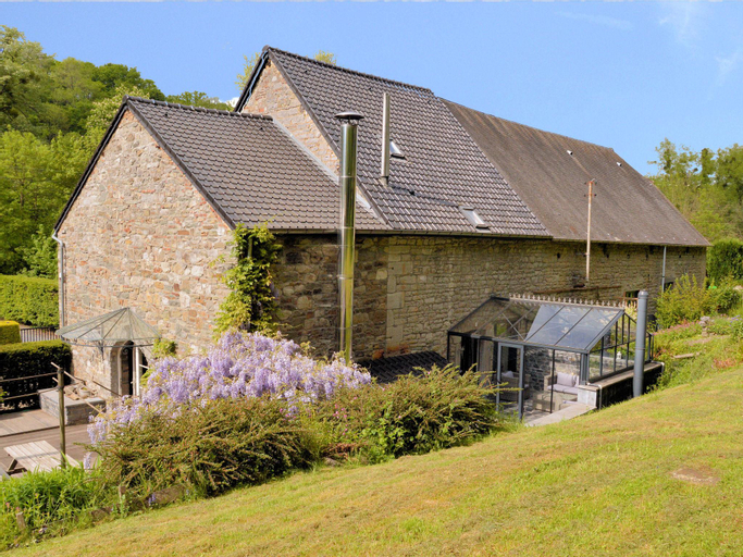 Cozy Holiday Home in Anseremme with Sauna, Namur