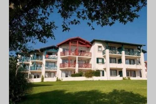 Au cœur du village d'Arcangues, T1 vue Montagne, Pyrénées-Atlantiques